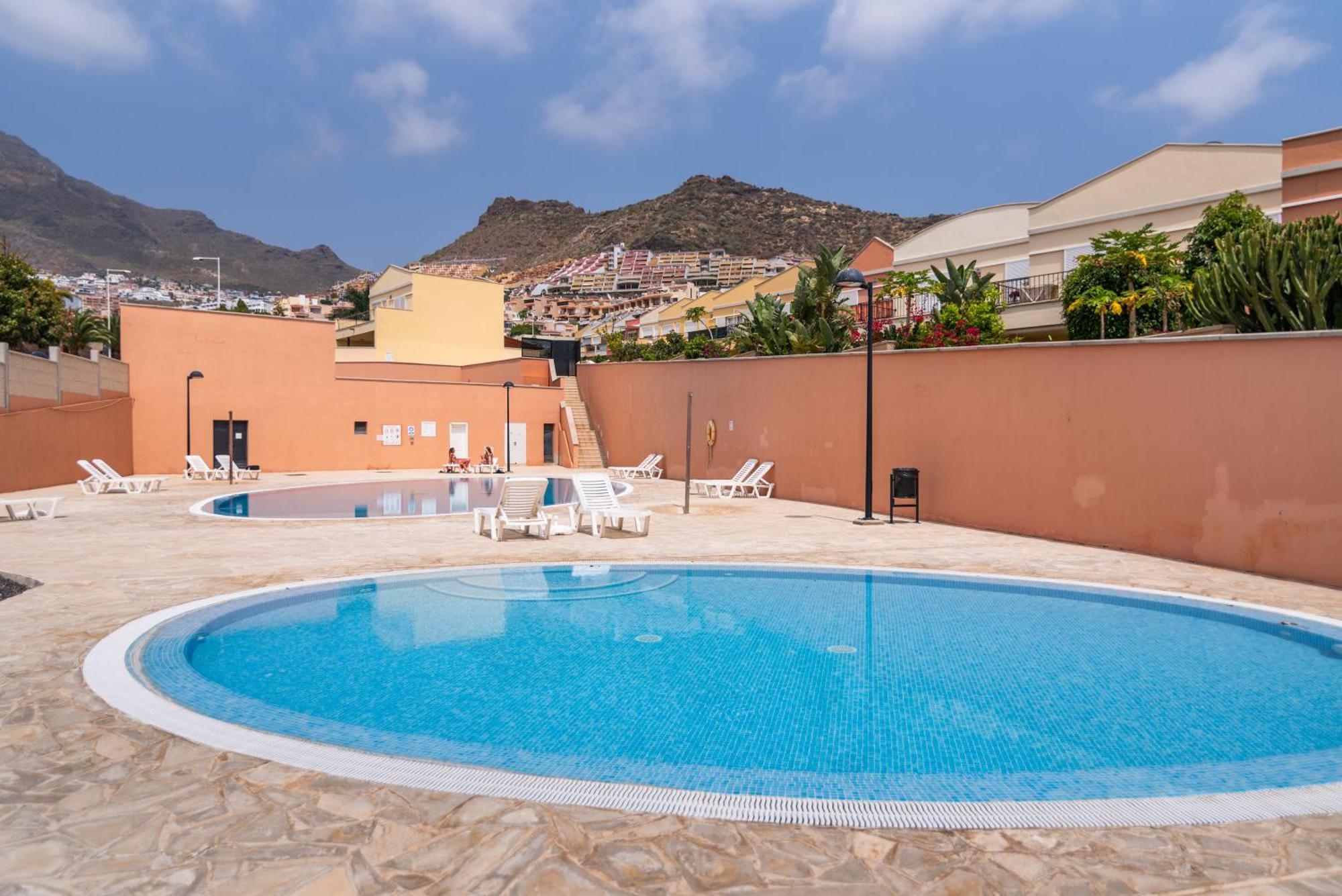 Comfortable 4-Bedroom Villa With Private Gardens Адехе Экстерьер фото